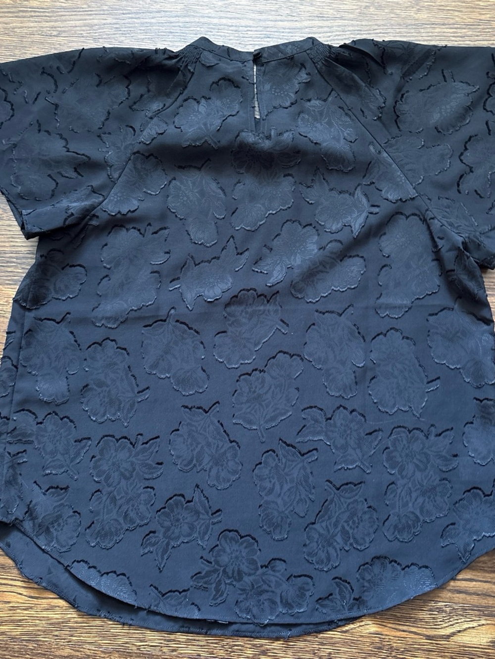Ann Taylor Black Floral Jacquard Short Sleeve Top - Picture 5 of 6